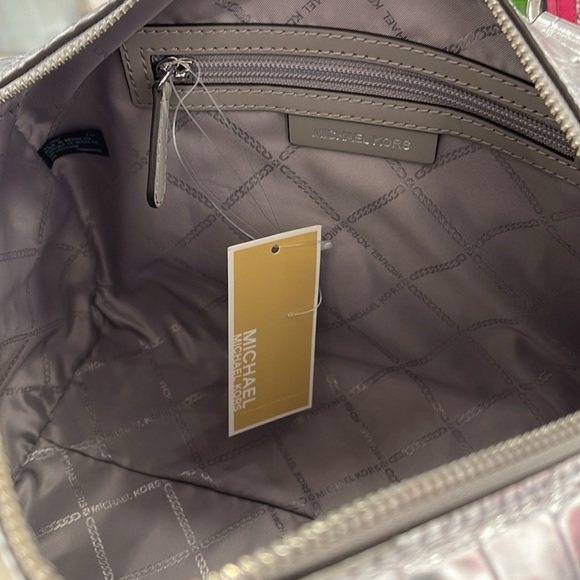 Michael Kors Grayson Medium Metallic Crocodile Embossed Leather Satchel
NWT - Picture 9 of 16